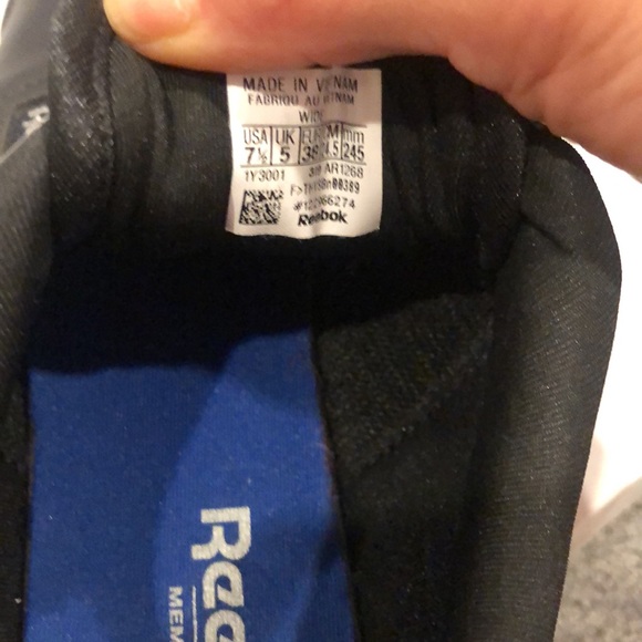 All black Reebok classic - Picture 4 of 5